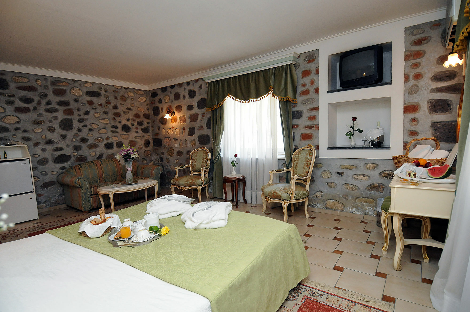 Hotel Pyrgos Of Mytilíni Exterior foto